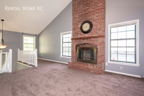 Building Photo - 3-bedroom / 2-bath Duplex w finished lower...