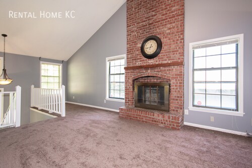 Foto del edificio - 3-bedroom / 2-bath Duplex w finished lower...