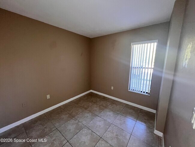 Building Photo - 1011 Clearmont St NE