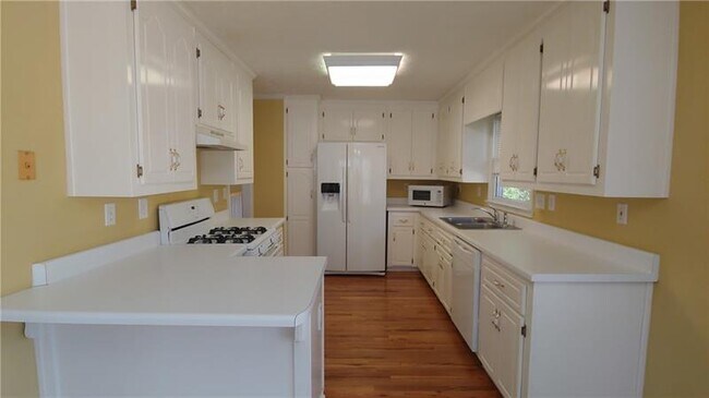 Building Photo - 4948 Pippin Dr NW