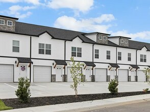 Building Photo - 208 Drayton Dr
