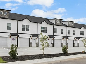 Building Photo - 208 Drayton Dr