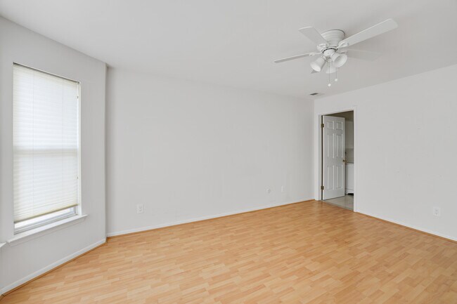 Foto del edificio - 20 Jennifer Dr