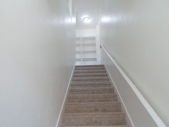 Building Photo - Precious Gem at Sedona on the Blvd!