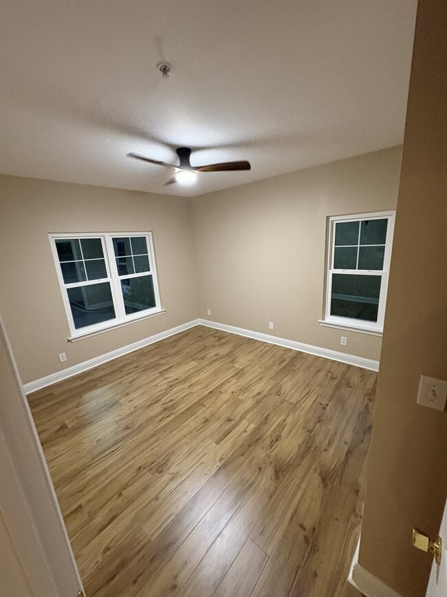 Building Photo - 3223 Town Creek Cir