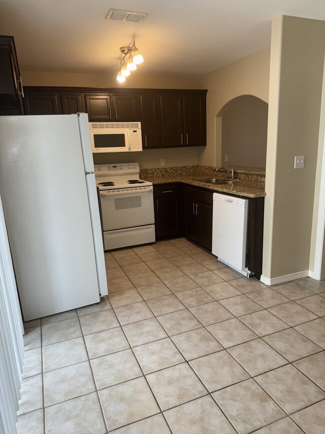 Building Photo - Villas De Nolana