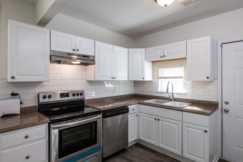 Primary Photo - 404 Paines Ave NW
