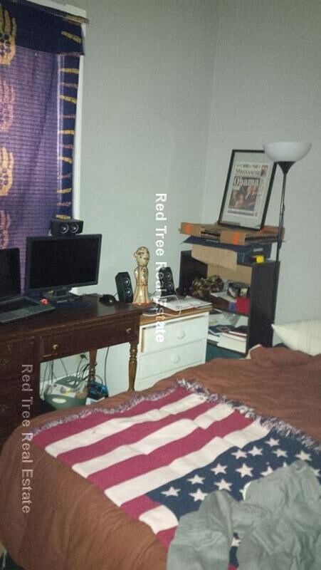 Building Photo - 208 River St