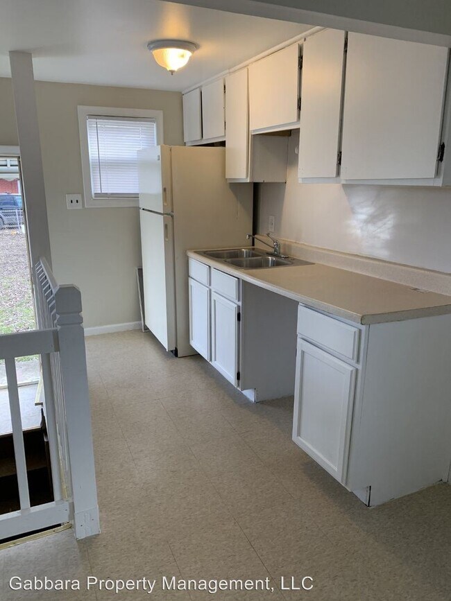 Building Photo - 3 br, 1 bath House - 8230 Maxwell