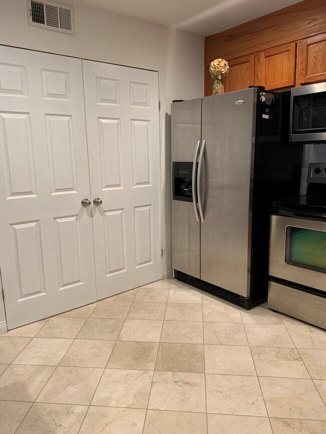 Building Photo - 30529 Canwood St