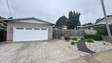 Building Photo - 1134 Manzanita Dr