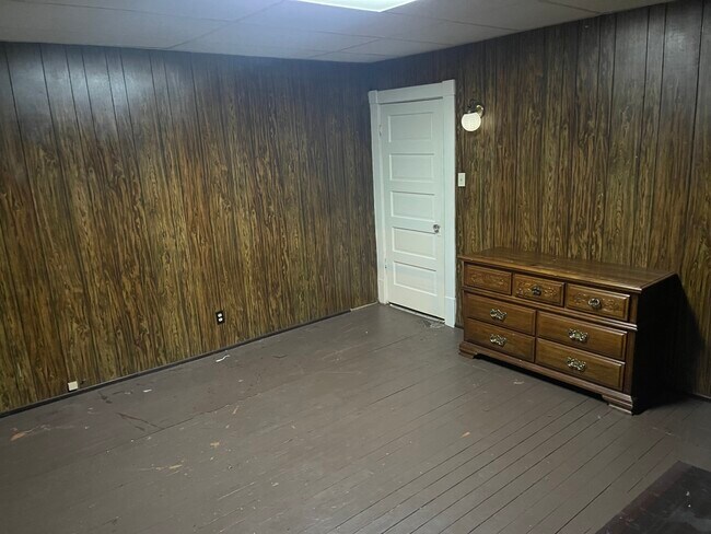 Living Room - 4001 Wood St