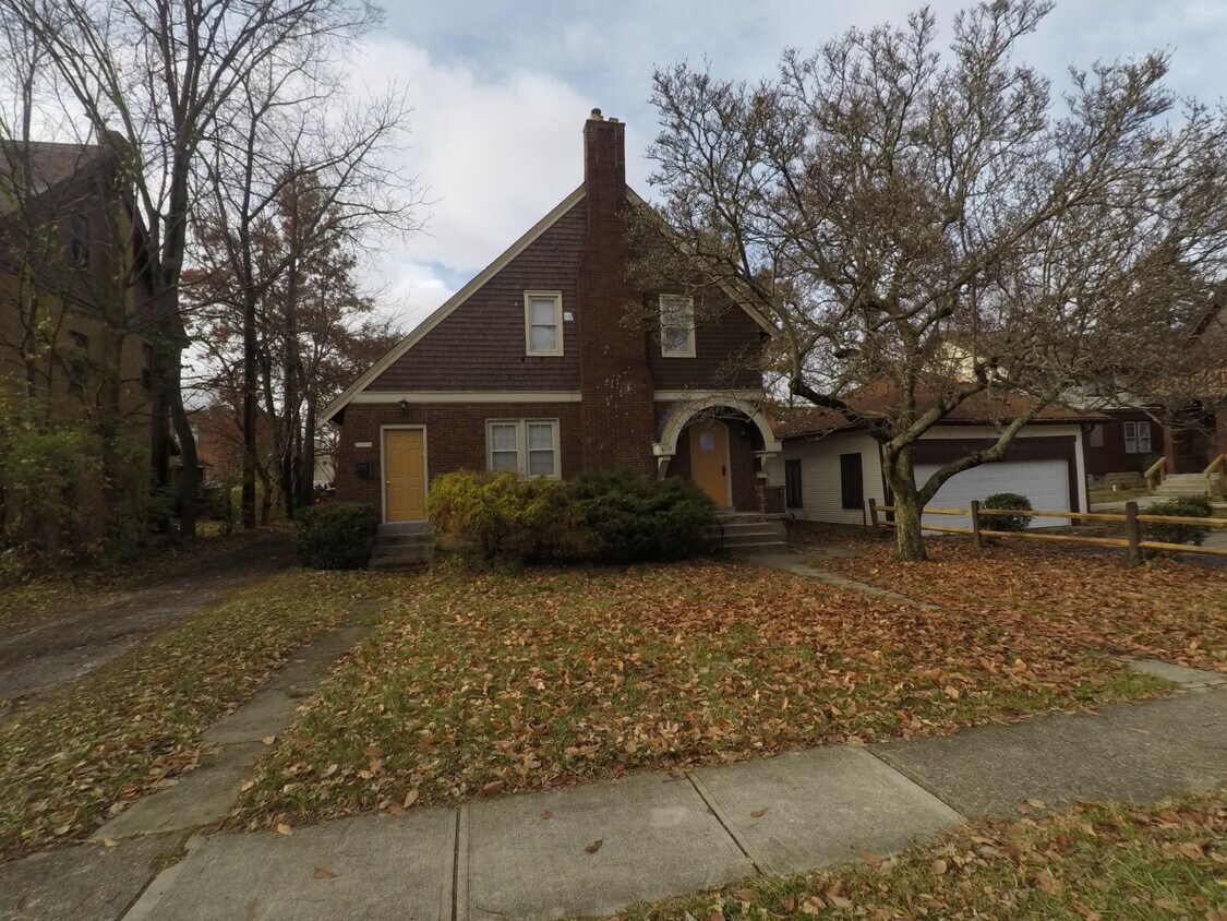 Primary Photo - 6117 Gladys Ave