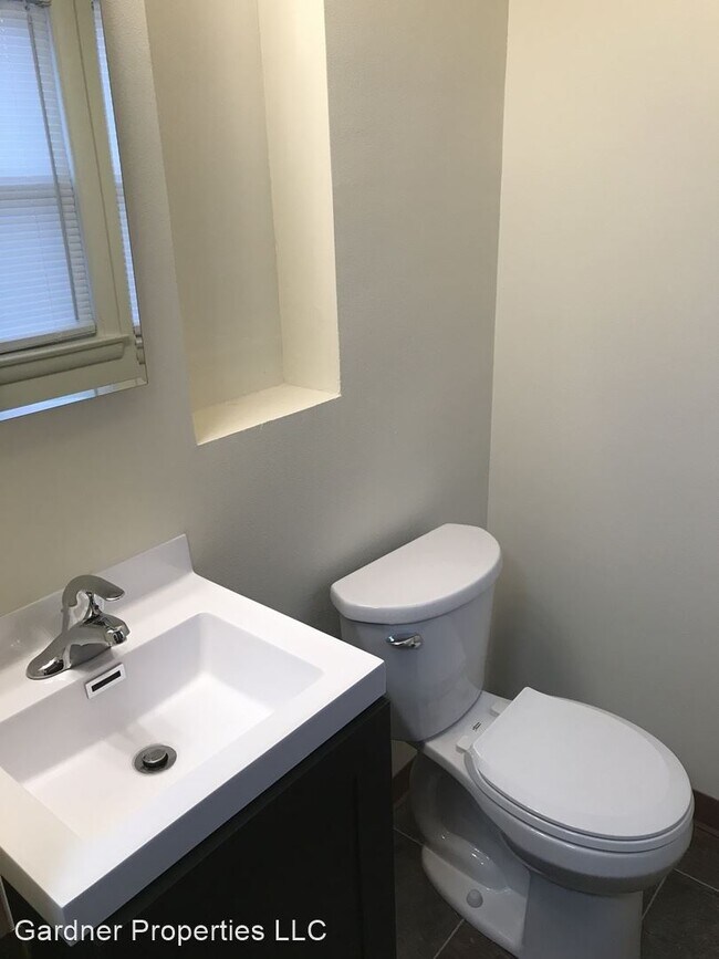 Building Photo - 3 br, 1.5 bath House - 6851 N 40th Street
