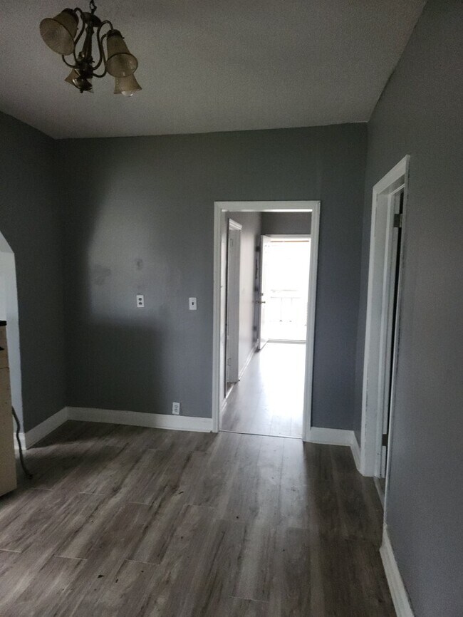 Building Photo - Spacious Ranch Home