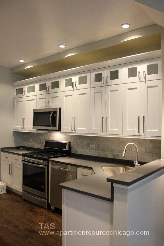 Foto del edificio - 2538 N Southport Ave