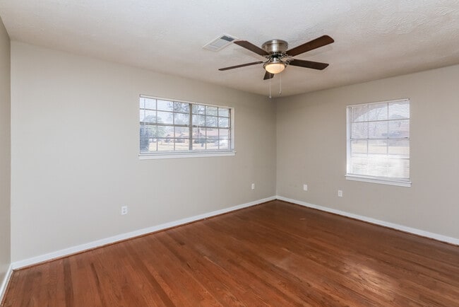 Building Photo - 112 Easthaven Dr