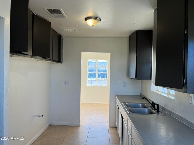 Foto del edificio - 1754 E Hidalgo Ave