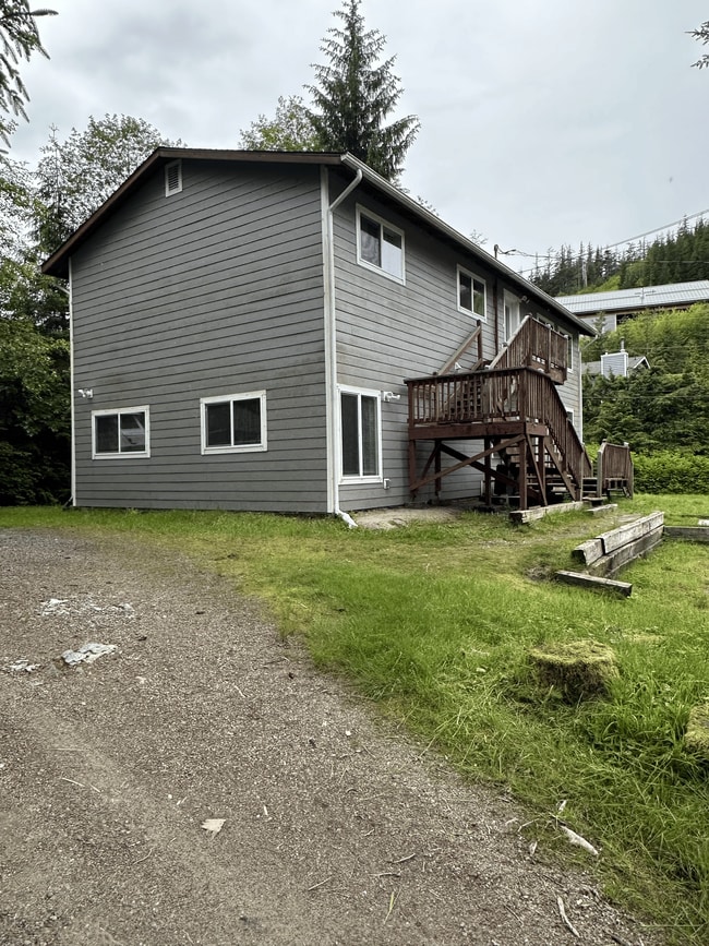 Building Photo - 1227 Black Bear Rd