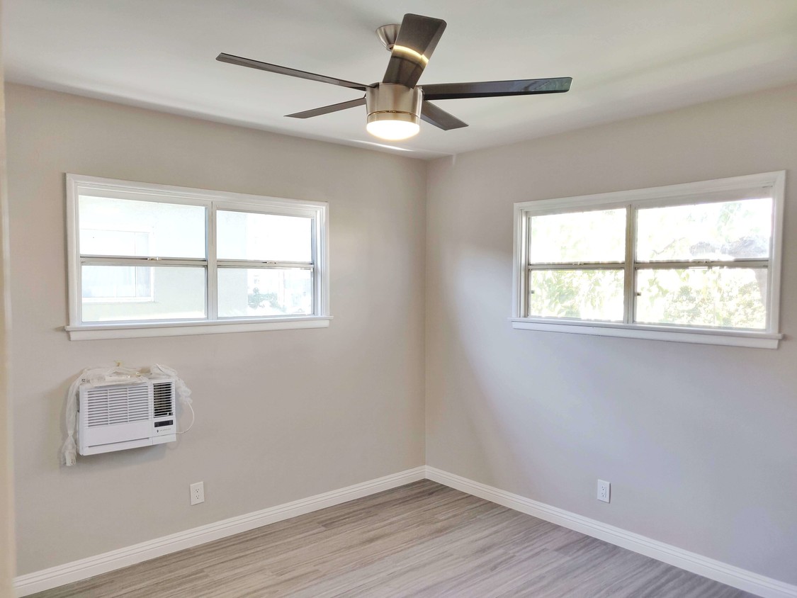 Foto principal - 5555 Radford Ave
