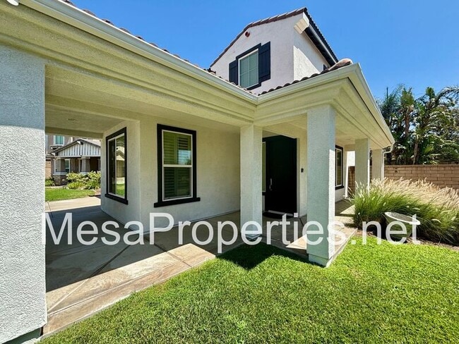 Foto del edificio - 5729 Nutwood Pl