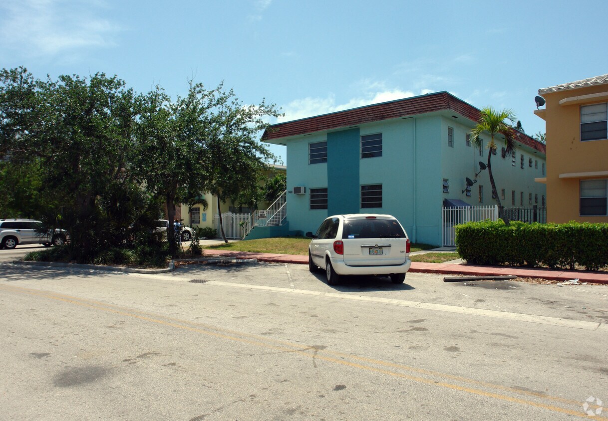 Primary Photo - Biarritz Apartments