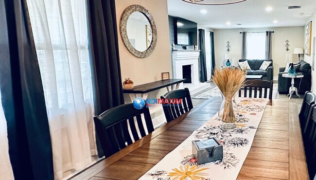 Building Photo - Full furnish property   FOR SALE/RENT