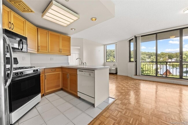 Building Photo - Spacious & Classic 1bedroom Condo