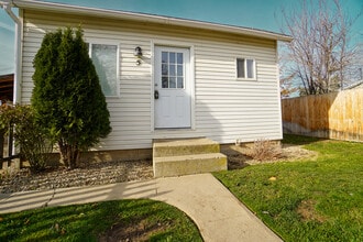 Building Photo - 5 Wallace St