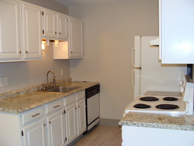 Building Photo - 998 W Beaver Creek Blvd