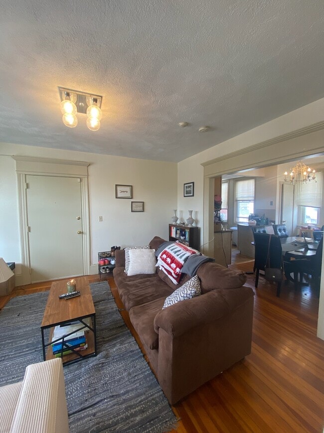 Living Room/Dining Room - 142 Irving Ave