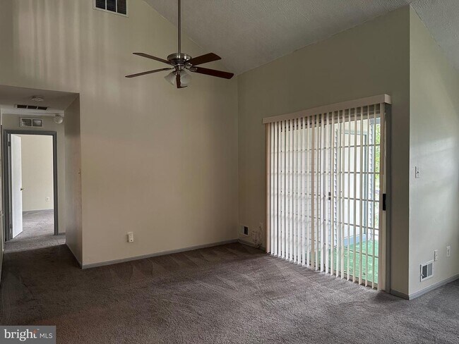 Foto del edificio - 128 Andover Pl