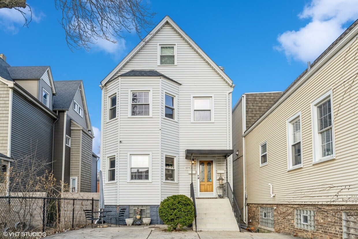 Primary Photo - 3575 N Milwaukee Ave