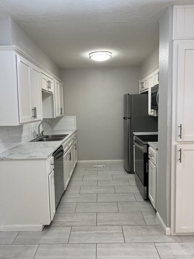 Foto del edificio - 2241 Donna Dr