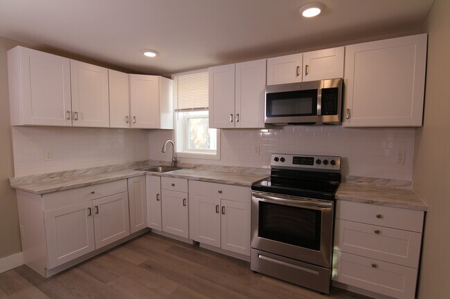Building Photo - 1631 Dyre St