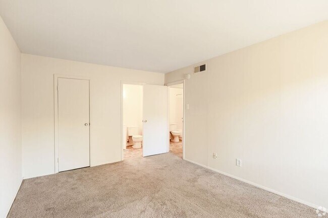 Building Photo - 2253 Sedgwick St