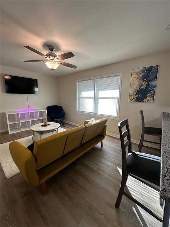 Foto del edificio - 6702 Songwood Dr