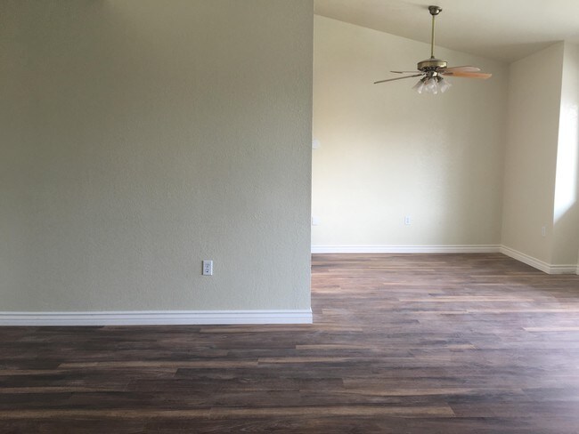 Building Photo - 1424 Cabrillo Ave