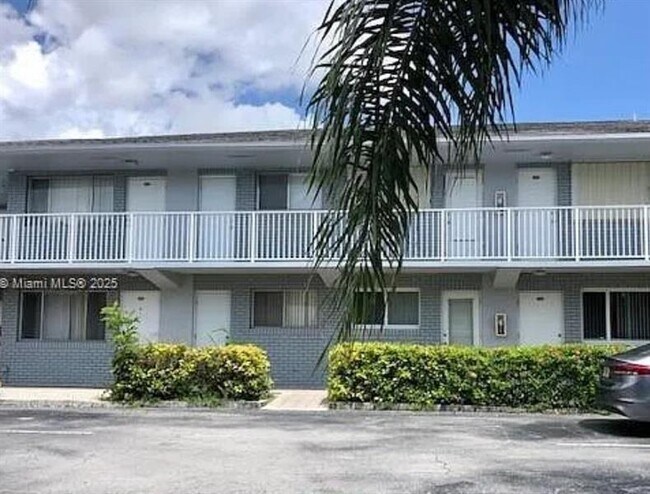 Foto del edificio - 2175 NE 56th St