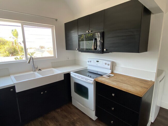 Foto del edificio - 3320-3322 Clairemont Dr