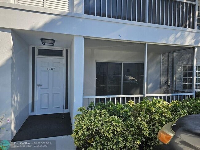 Building Photo - 6287 Bay Club Dr