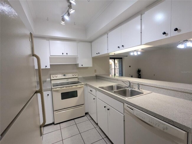 Building Photo - 2311 Beneva Terrace