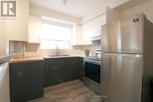 Photo du bâtiment - 866 Davenport Rd