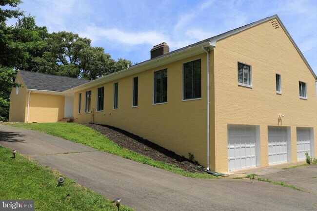 Building Photo - Secluded Country Retreat with Picturesque ...