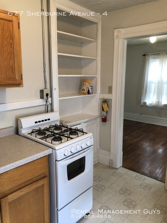 Building Photo - Cozy 1 Bedroom Apartment- Close to Light Rail