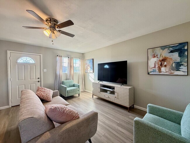 Foto del edificio - 303 Fiesta Ave