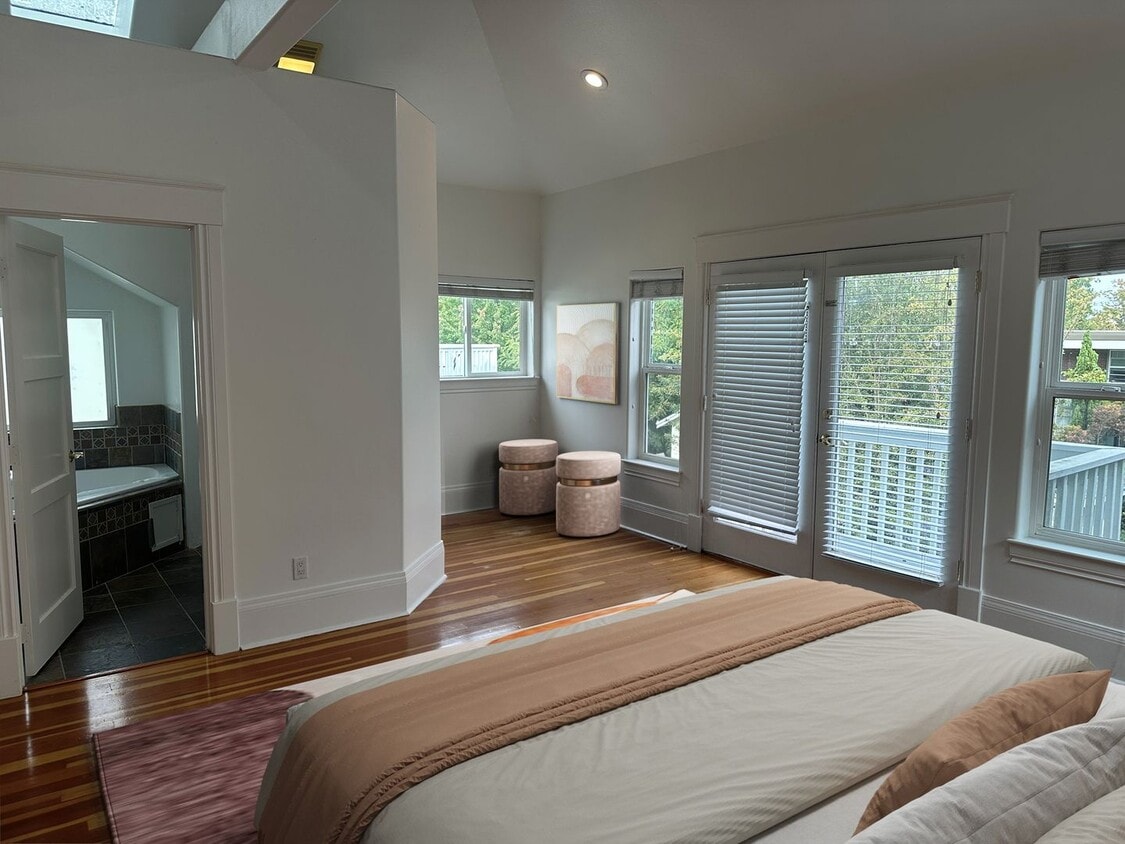 Foto principal - Spacious 5-Bedroom Seattle Home with Histo...