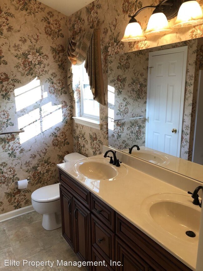 Foto del edificio - 2 br, 2.5 bath House - 2112 Maple Crest Blvd