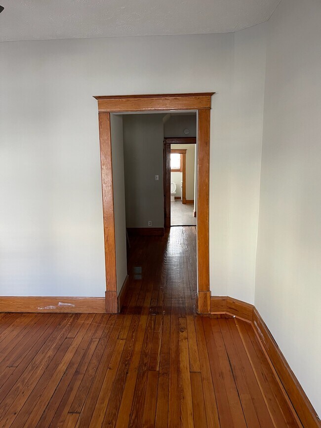 Building Photo - 603 E Merrill St