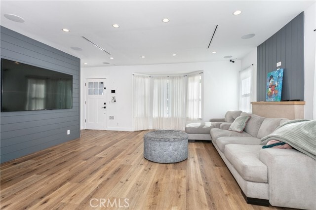 Foto del edificio - 5629 Natick Ave